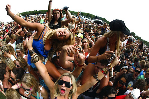 festival-crowd-girls.jpg